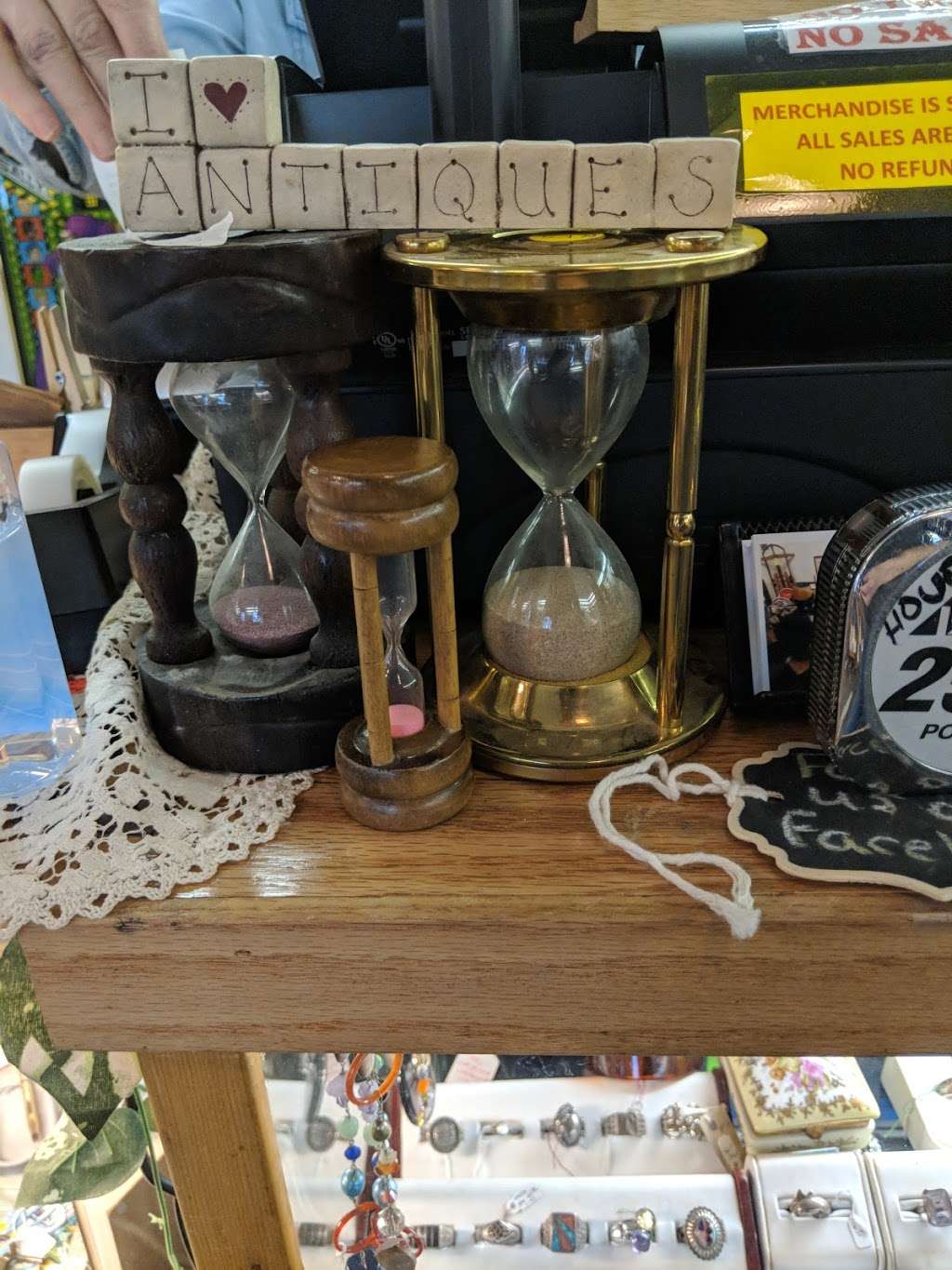 Hourglass Antiques and More | 2045 U.S. 9, Cape May Court House, NJ 08210 | Phone: (609) 486-5248