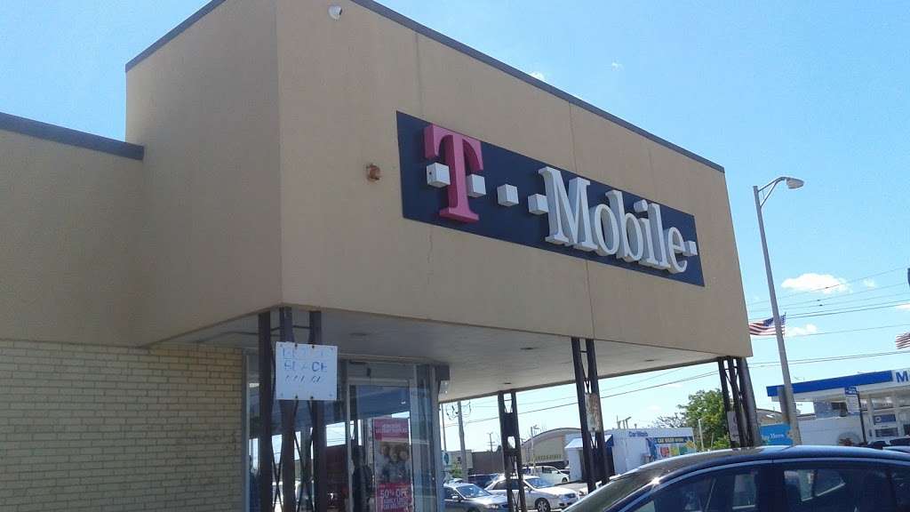 T-Mobile | 8350 W Lawrence Ave, Norridge, IL 60706, USA | Phone: (708) 395-5360