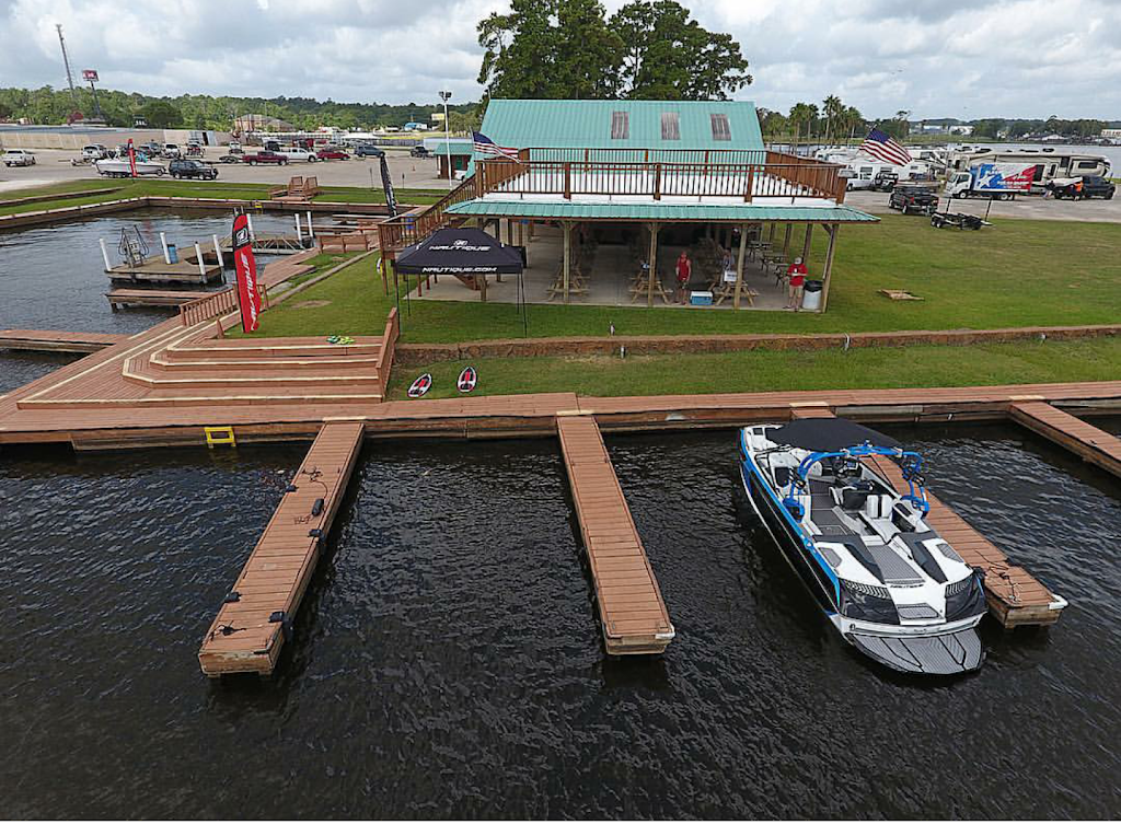 Lakeview Marina & Boat Rentals | 880 Beach Walk Blvd, Conroe, TX 77304, USA | Phone: (936) 588-3190