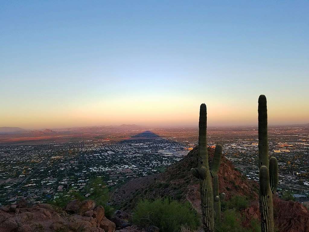 Cholla Trailhead Camelback Mountain | 6131 E Cholla Ln, Paradise Valley, AZ 85253, USA | Phone: (602) 261-8318