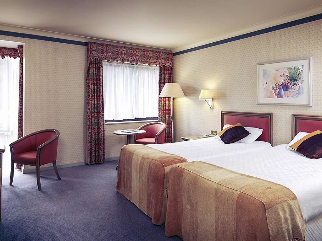 Mercure Dartford Brands Hatch Hotel | Brands Hatch Rd, West Kingsdown, Dartford DA3 8PE, UK | Phone: 0871 376 9008