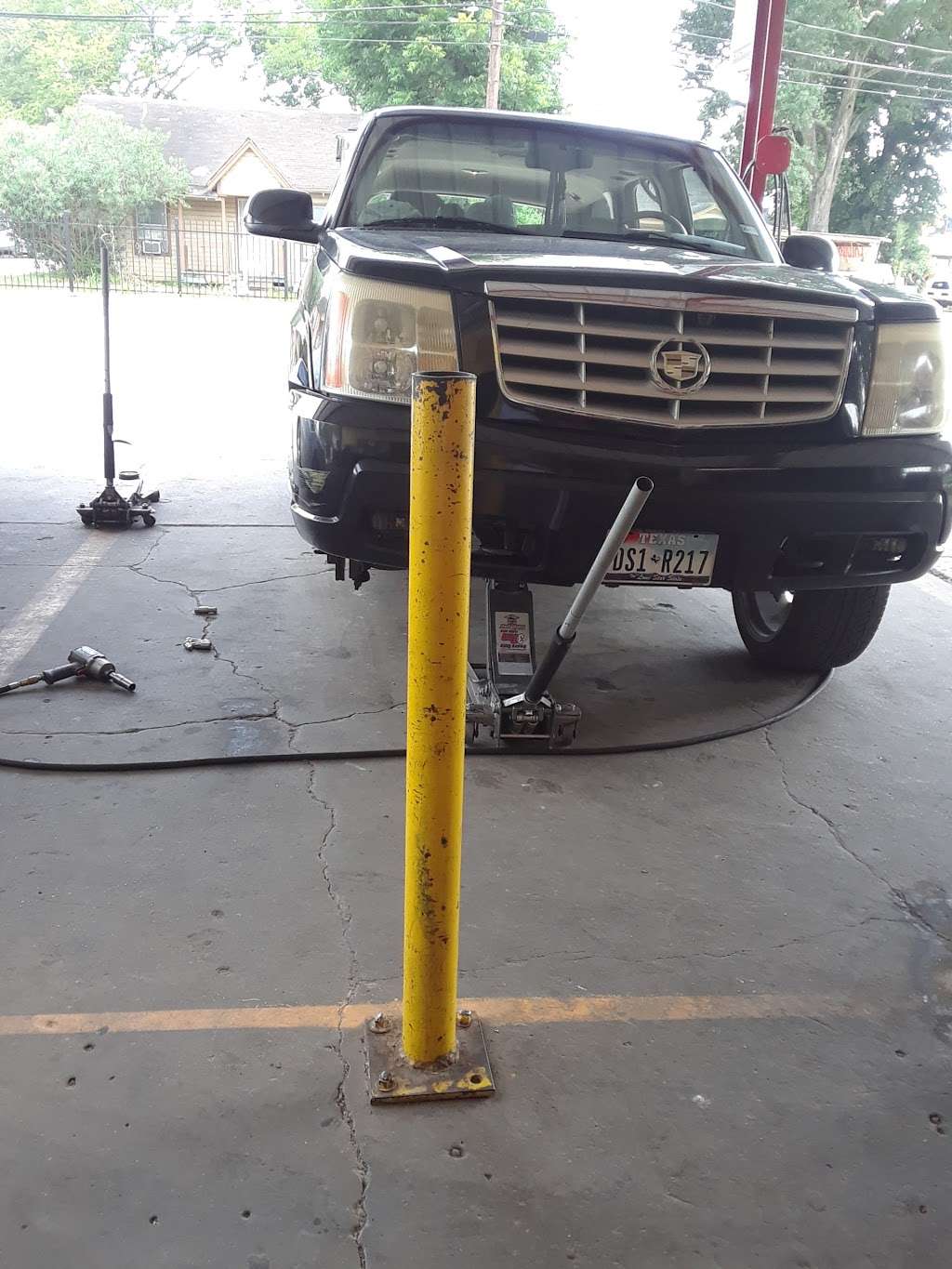 Big One Tire Shop & Services | 3403 Laura Koppe Rd, Houston, TX 77093, USA | Phone: (713) 694-0693