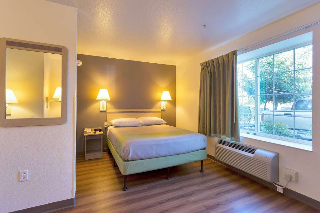 Motel 6 San Francisco - Redwood City | 1101 Shoreway Rd, Belmont, CA 94002 | Phone: (650) 591-1471