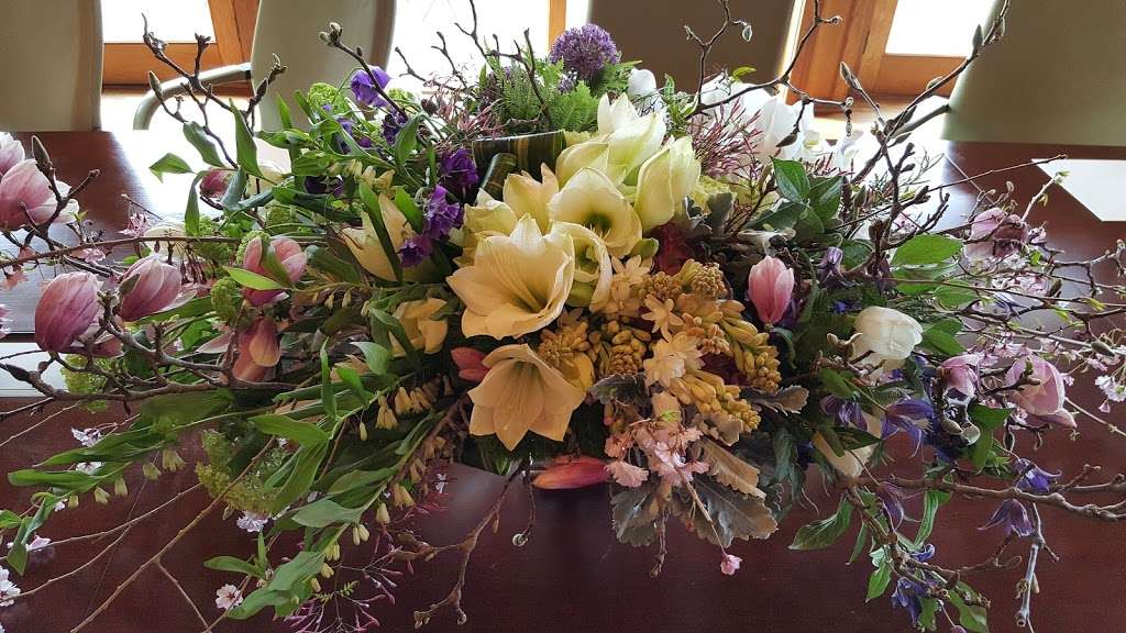 Bouquets & Beyond Florals and Events | 787 Main Street South, Suite B4, Woodbury, CT 06798, USA | Phone: (203) 586-1899