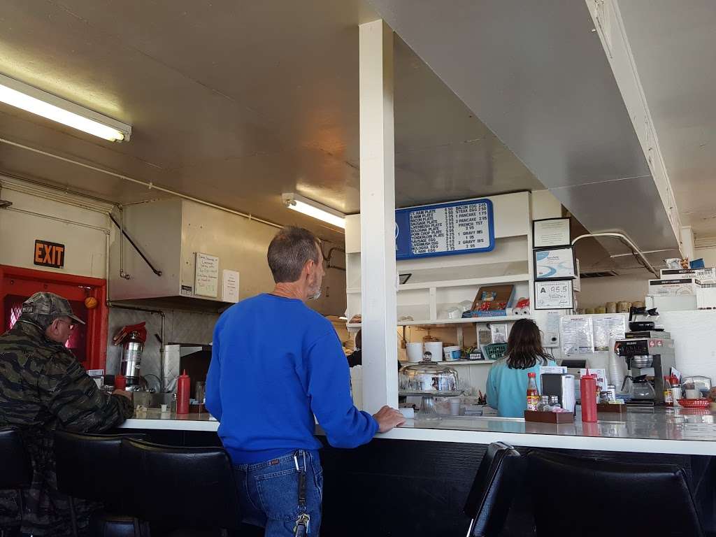 Dicks Cafe | 2207 N Main Ave, Newton, NC 28658, USA | Phone: (828) 464-7920