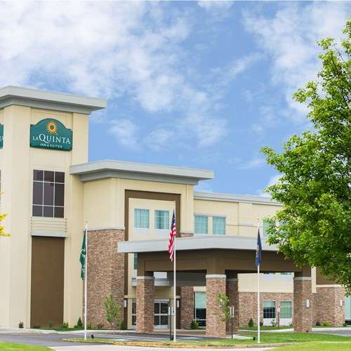 La Quinta Inn & Suites by Wyndham York | 1405 Kenneth Rd, York, PA 17408, USA | Phone: (717) 767-2400