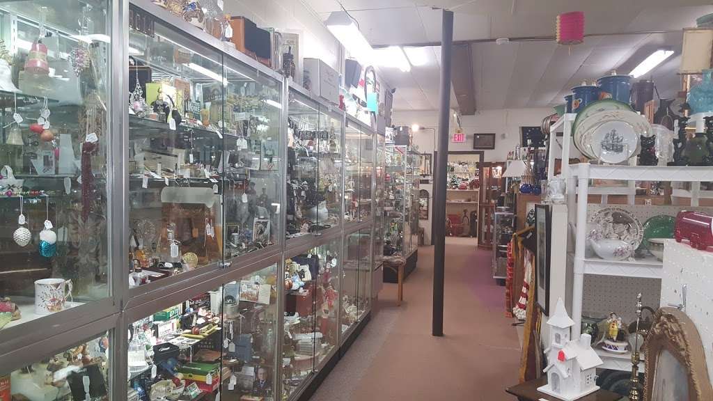 Heritage Antique Center LLC | 2750 N Reading Rd, Reinholds, PA 17569 | Phone: (717) 484-4646