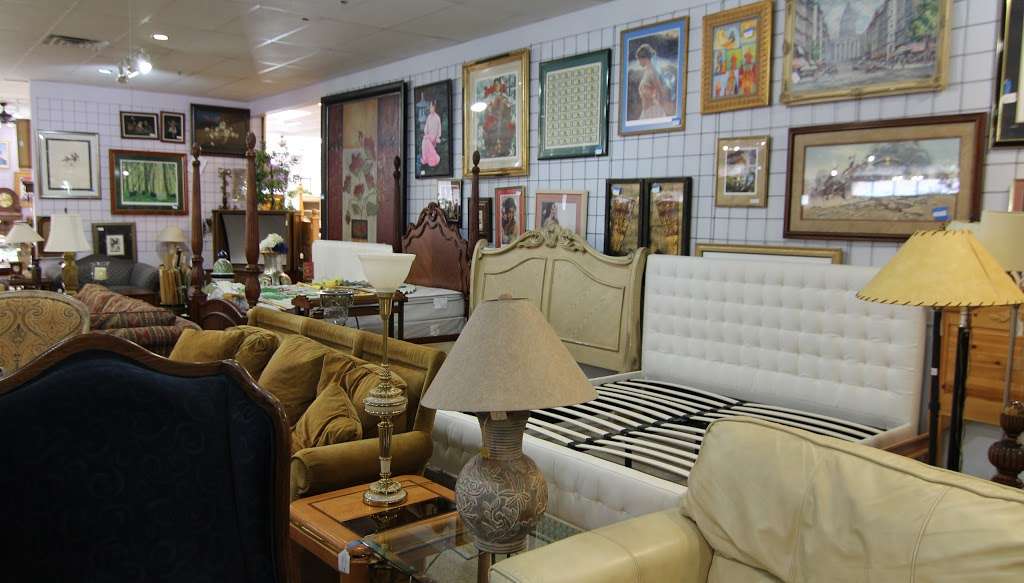 Lynns World Consignment | Furniture & Jewelry Las Vegas | 4995 S Eastern Ave, Las Vegas, NV 89119 | Phone: (702) 597-5966