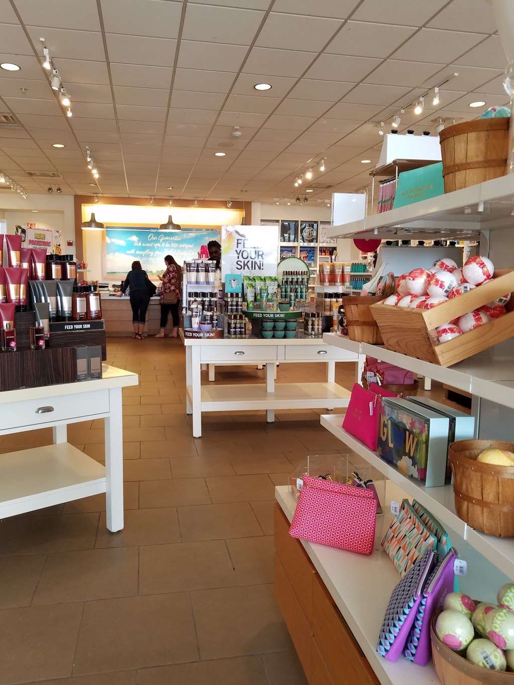 Bath & Body Works | 1630 Orchard Gateway Blvd, North Aurora, IL 60542, USA | Phone: (630) 907-0329