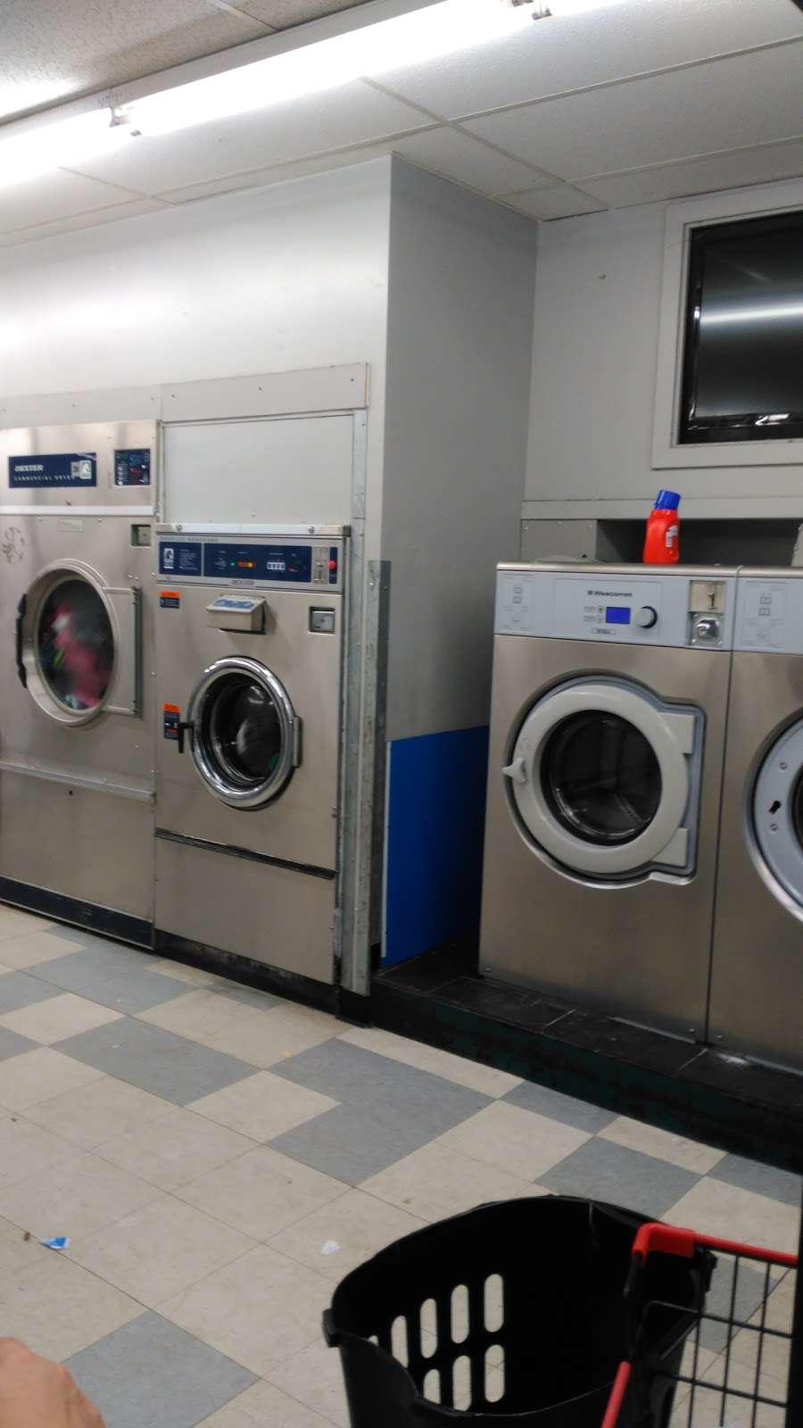 BJ Coin Laundry | 2116 E 103rd St, Los Angeles, CA 90002, USA | Phone: (323) 996-5198