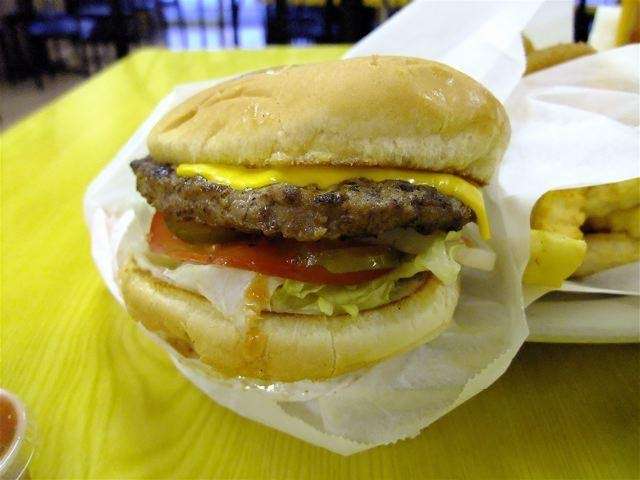 Cues Burgers & More | 10423 S Post Oak Rd, Houston, TX 77035, USA | Phone: (713) 726-0313