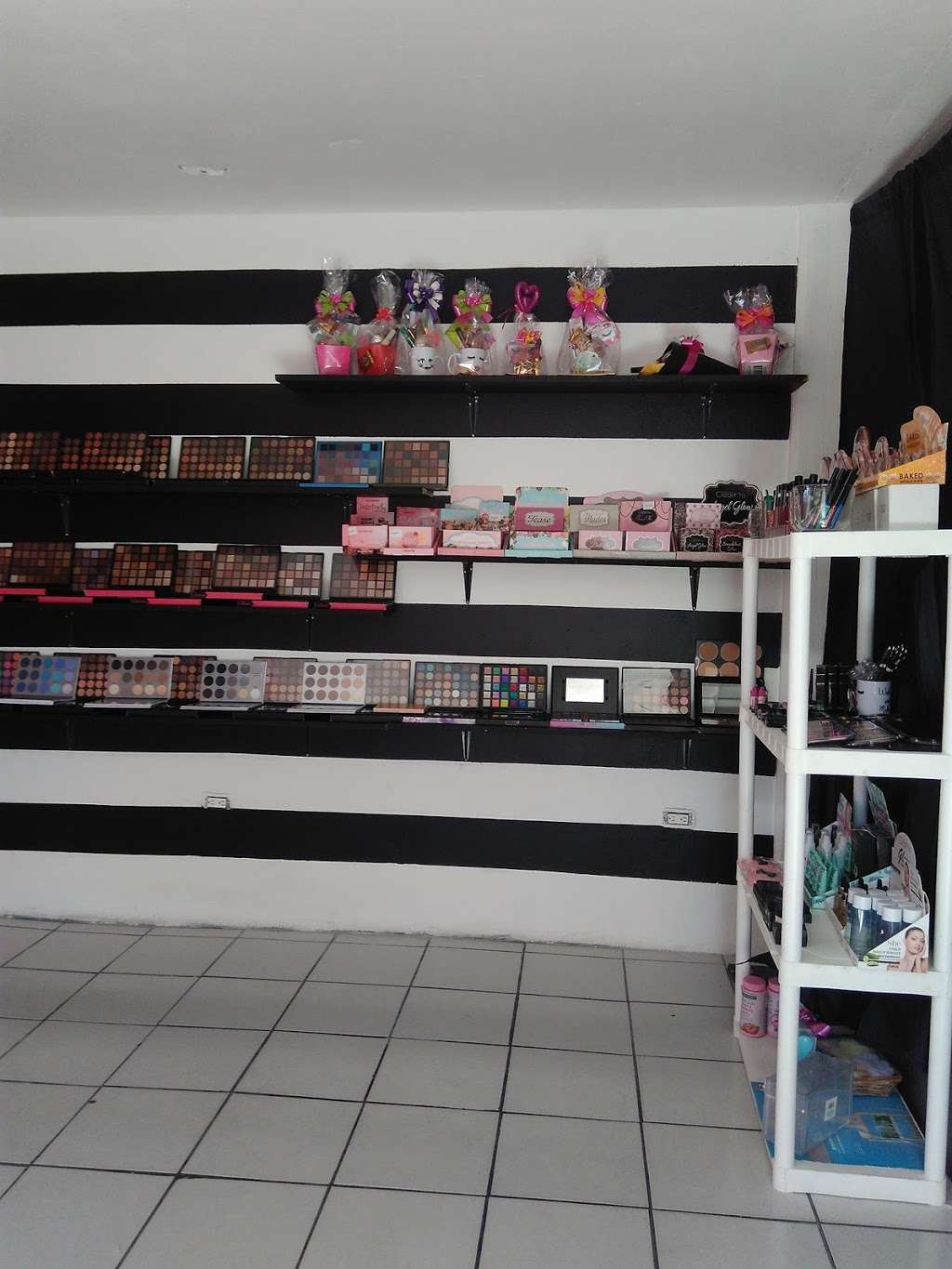 Makeup Zone | Artesanos 7741, Obrera 1a. Secc., 22625 Tijuana, B.C., Mexico | Phone: 664 322 6049