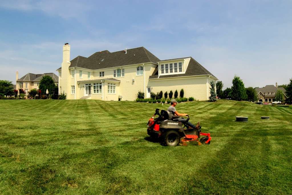 Estate Lawn Services | 1702, 17300 Raven Rocks Rd, Bluemont, VA 20135, USA | Phone: (571) 420-5947