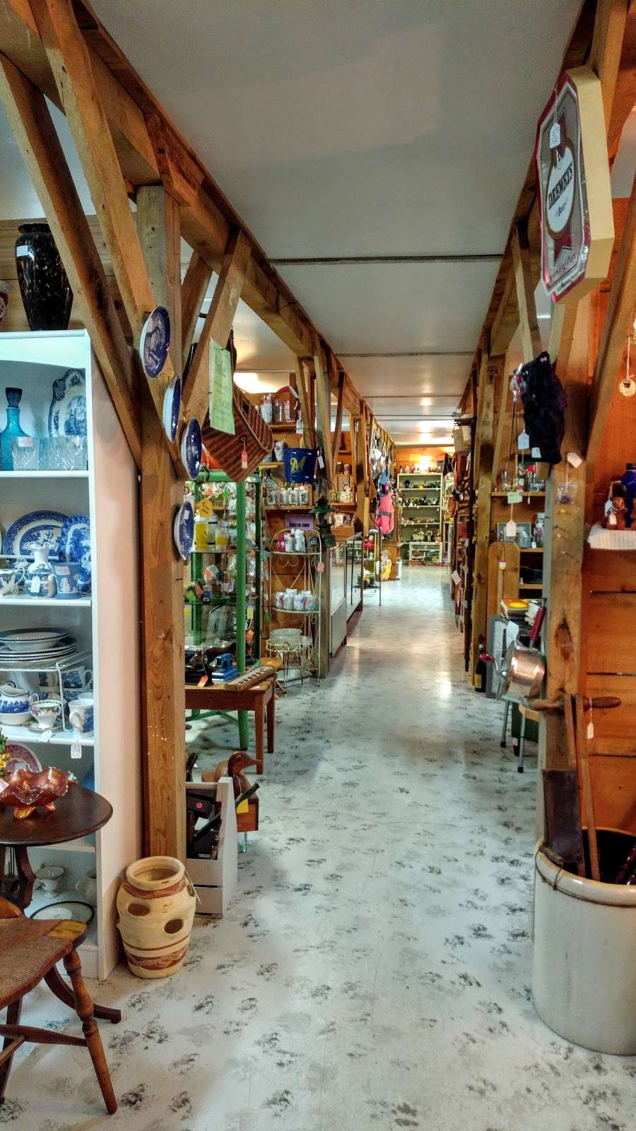 Rustic Dairyland Antique Mall | 12009 53rd Pl, Kenosha, WI 53144, USA | Phone: (262) 857-9050