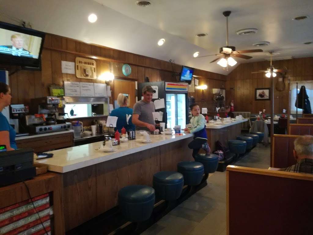 Emigs 81 Diner | 7620 Lincoln Hwy, Abbottstown, PA 17301, USA | Phone: (717) 259-8177