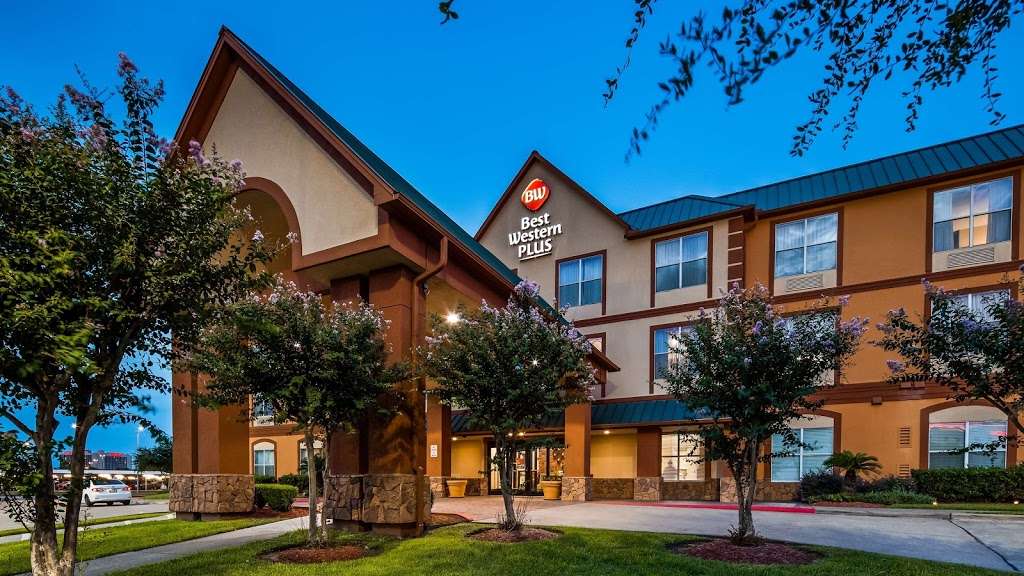 Best Western Plus Hobby Airport Inn & Suites | 8778 Airport Blvd, Houston, TX 77061, USA | Phone: (713) 943-2700