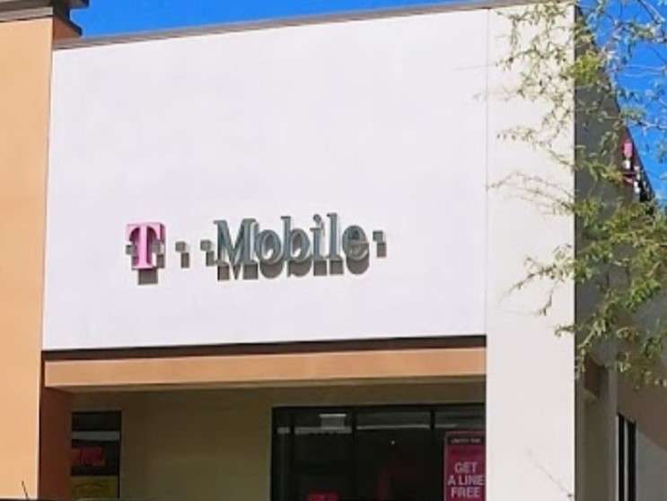 T-Mobile | 9284 W Northern Ave #105, Glendale, AZ 85305 | Phone: (623) 872-3300