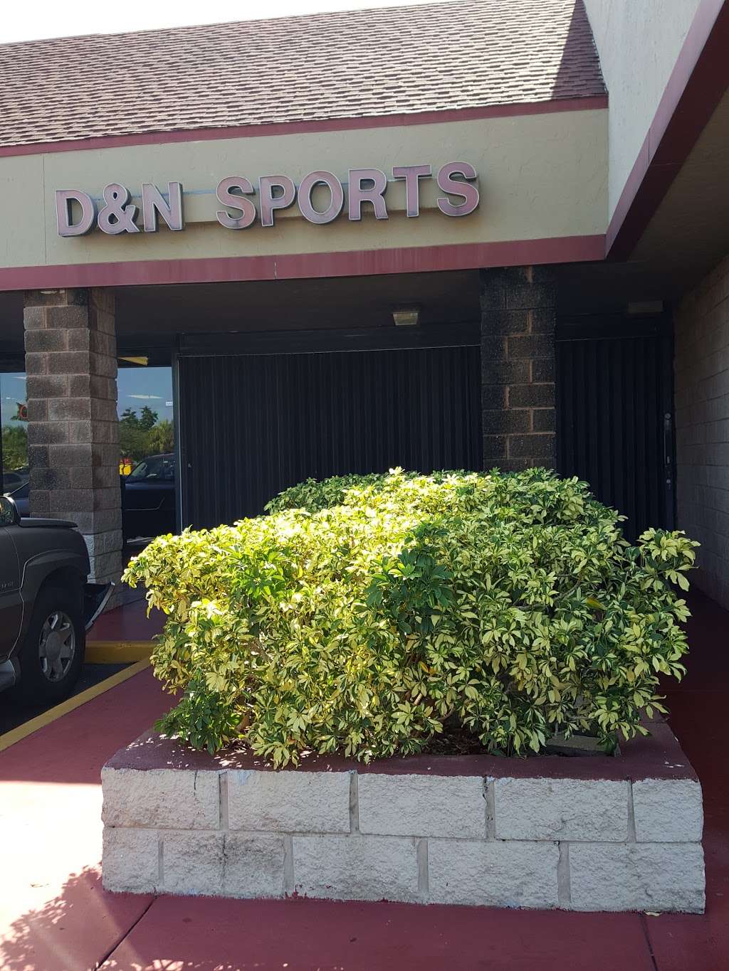 D & N Sports | 17201 NW 27th Ave, Miami Gardens, FL 33056, USA | Phone: (305) 628-4408