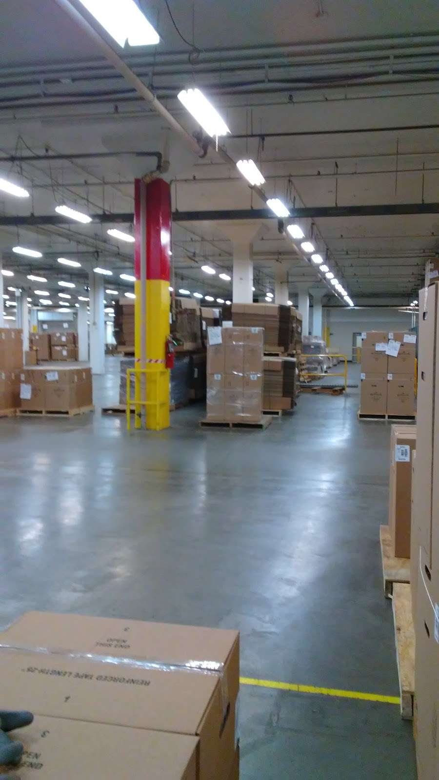 Hallmark Leavenworth Warehouse | 450 Eisenhower Rd, Leavenworth, KS 66048, USA | Phone: (913) 727-6692