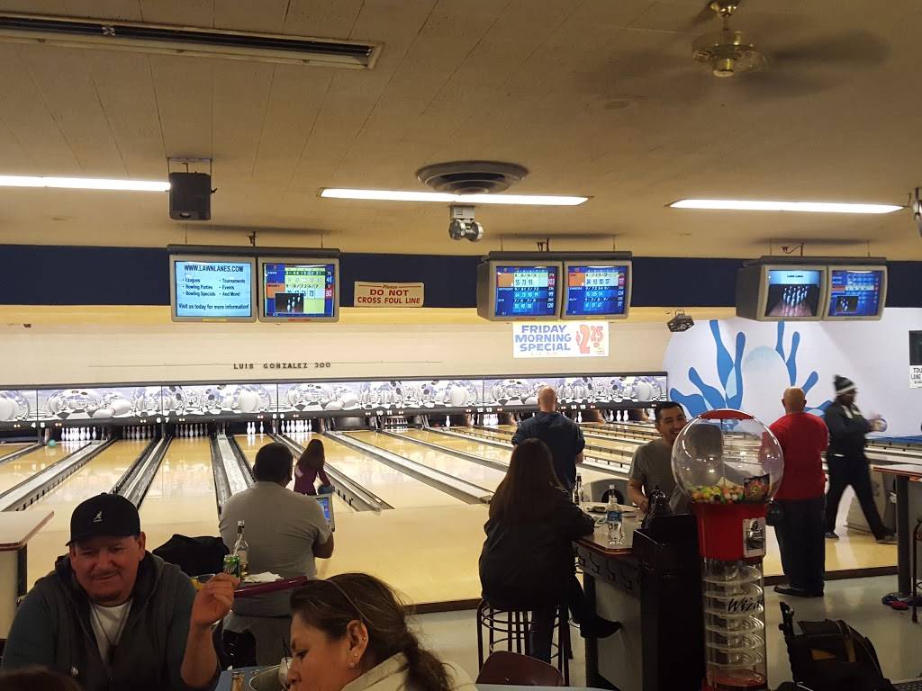 Lawn Lanes | 6750 S Pulaski Rd, Chicago, IL 60629, USA | Phone: (773) 582-2525