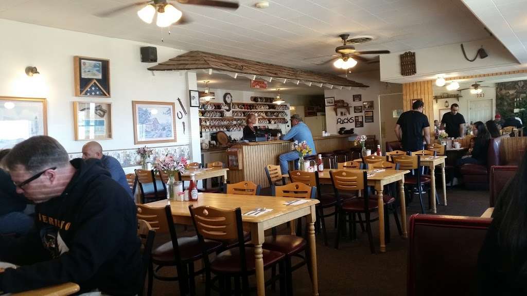 Ricks Roadside Cafe | 3281 CA-138, Pinon Hills, CA 92372, USA | Phone: (760) 868-8863