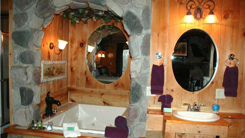 Lazy Cloud Lodge | W 4033, State Rd 50, Lake Geneva, WI 53147, USA | Phone: (262) 275-3322