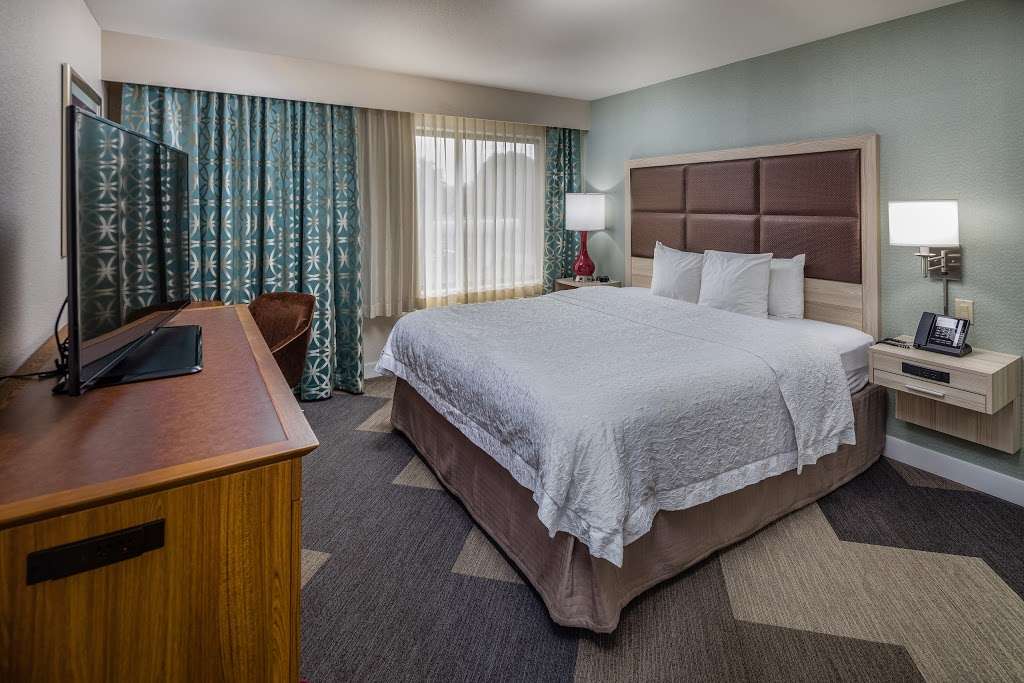 Hampton Inn San Francisco-Airport | 300 Gateway Blvd, South San Francisco, CA 94080, USA | Phone: (650) 876-0200