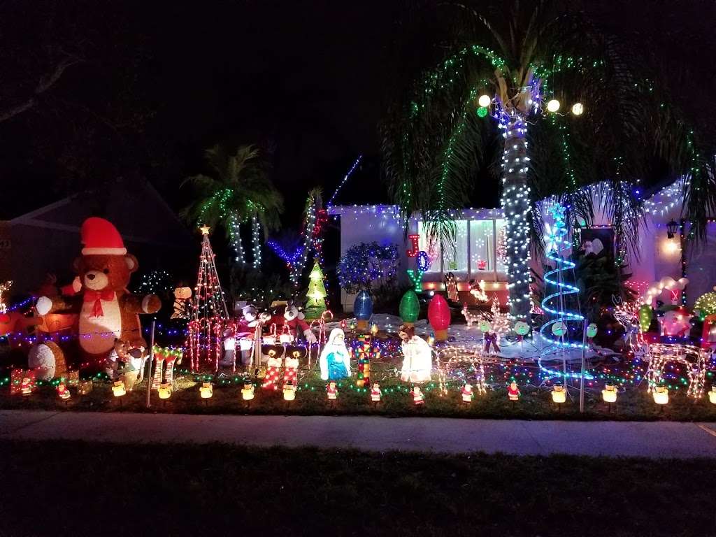 Keri & Rons Christmas Light Display | 5539 Garden Grove Cir, Winter Park, FL 32792, USA