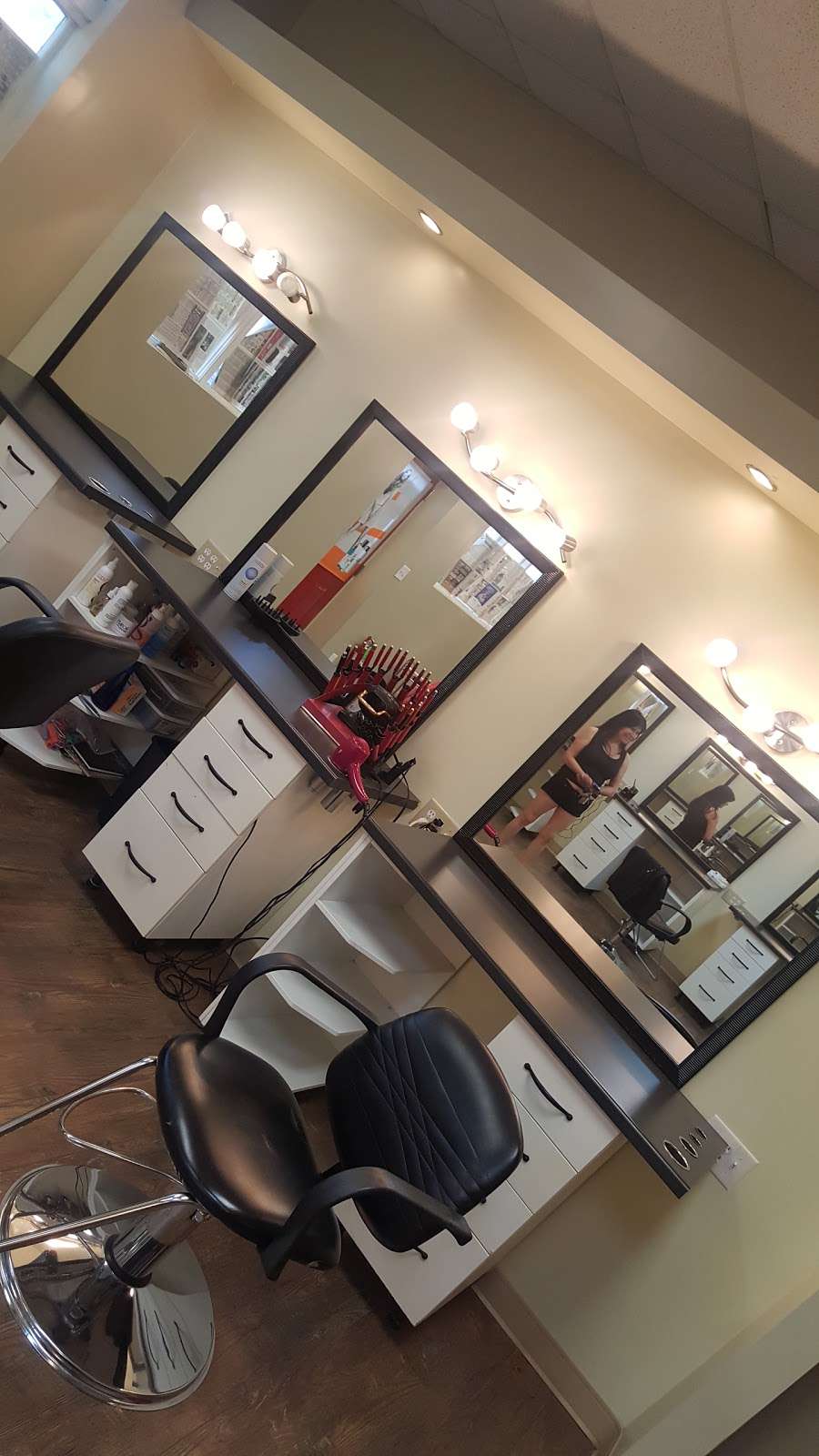 J & M Hair Salon | 613 Moen Ave, Rockdale, IL 60436, USA | Phone: (815) 302-4514