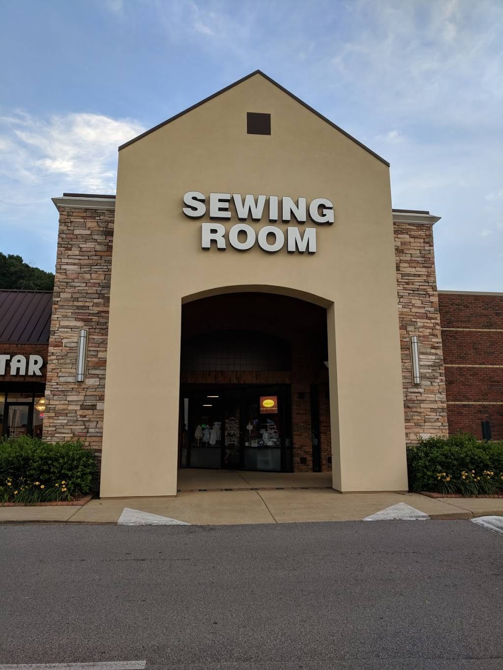 Sewing Room | 1040 Inverness Cors, Birmingham, AL 35242 | Phone: (205) 980-1112