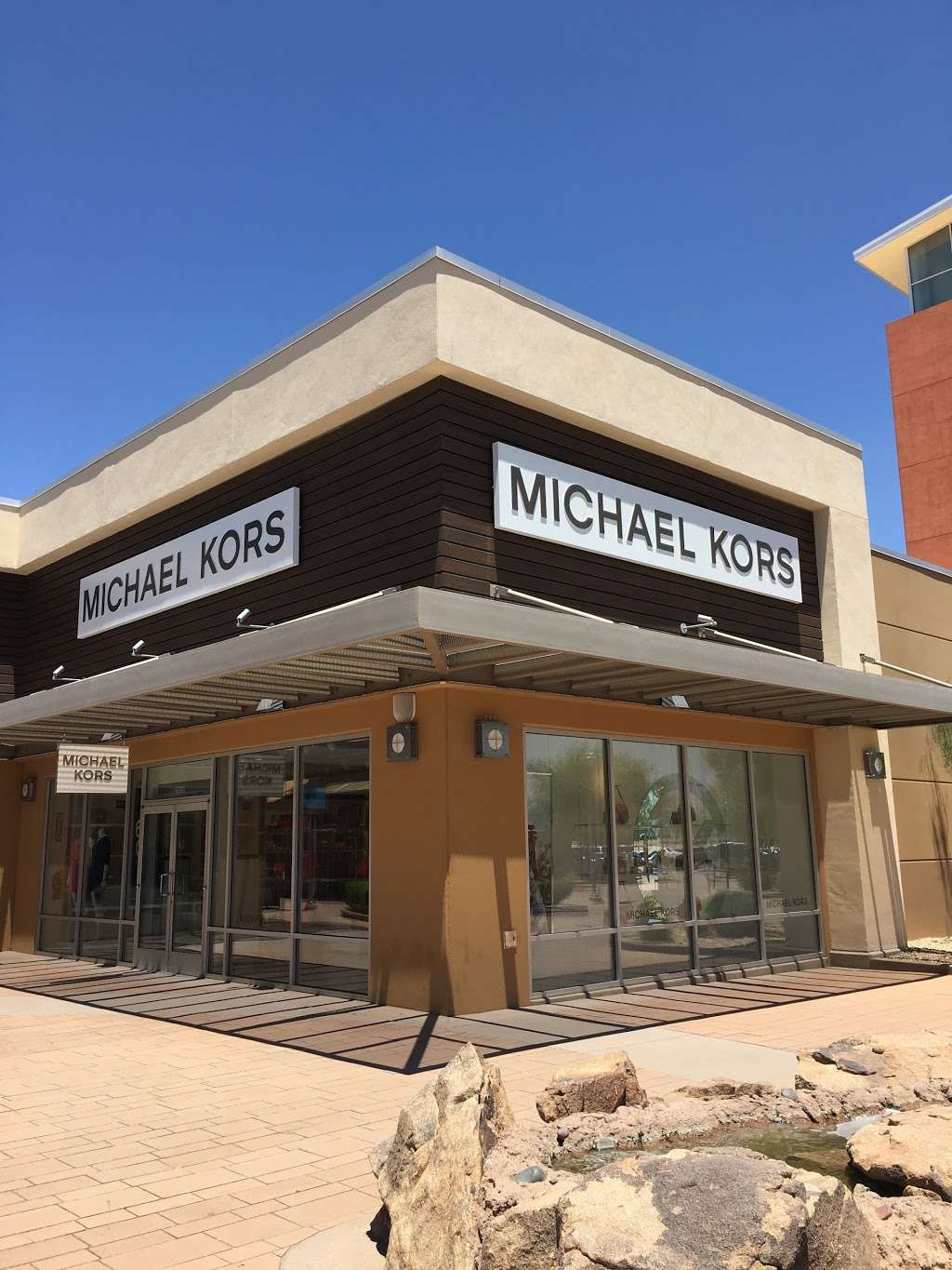 Michael Kors Outlet | 4976 Premium Outlets Way Suite 600, Chandler, AZ 85226, USA | Phone: (480) 639-1878