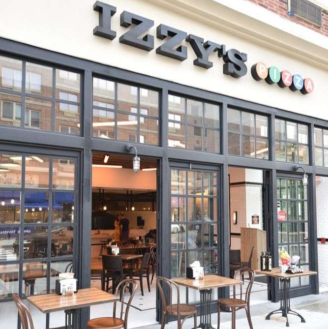 Izzys Pizzeria | Photo 3 of 10 | Address: City Place, 86 The Promenade, Edgewater, NJ 07020, USA | Phone: (201) 795-2600