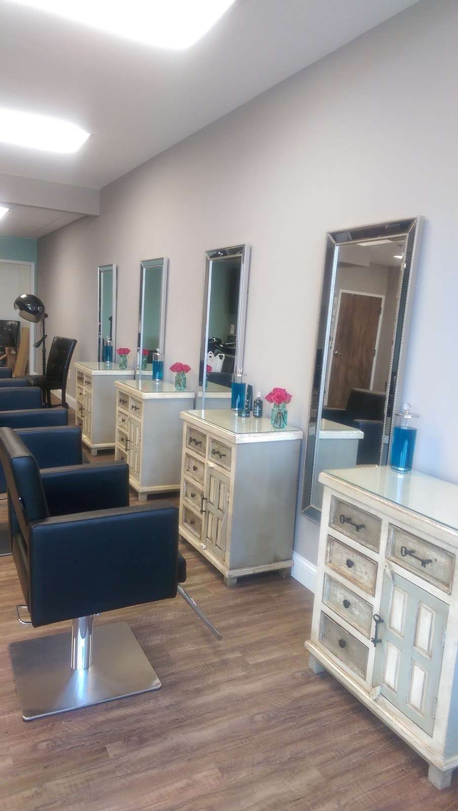 Bella Capelli Salon | 54 W 4th St #36, Bridgeport, PA 19405, USA | Phone: (484) 684-7789