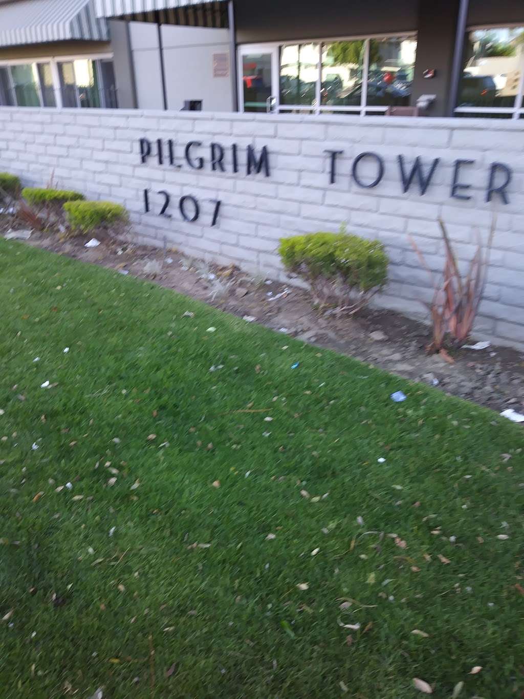 Pilgrim Tower | 1207 Vermont Ave, Los Angeles, CA 90006 | Phone: (213) 387-6541