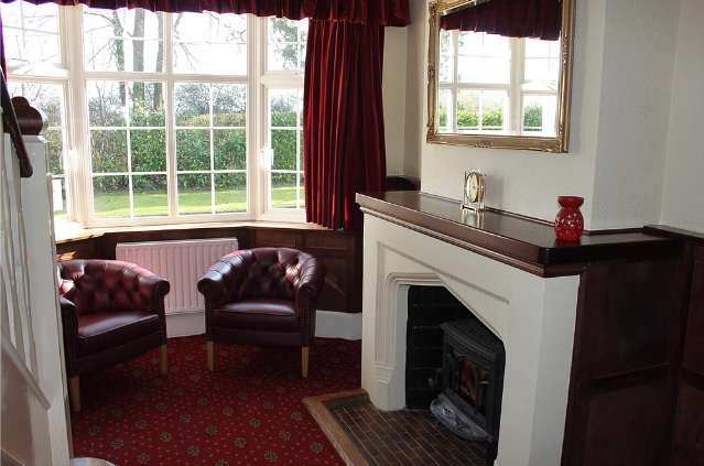 The Manor House | Bonnetts Ln, Crawley RH11 0NY, UK | Phone: 01293 512298
