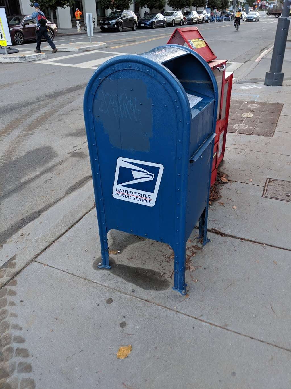 USPS blue Mailbox | 1575 4th St, San Francisco, CA 94158, USA