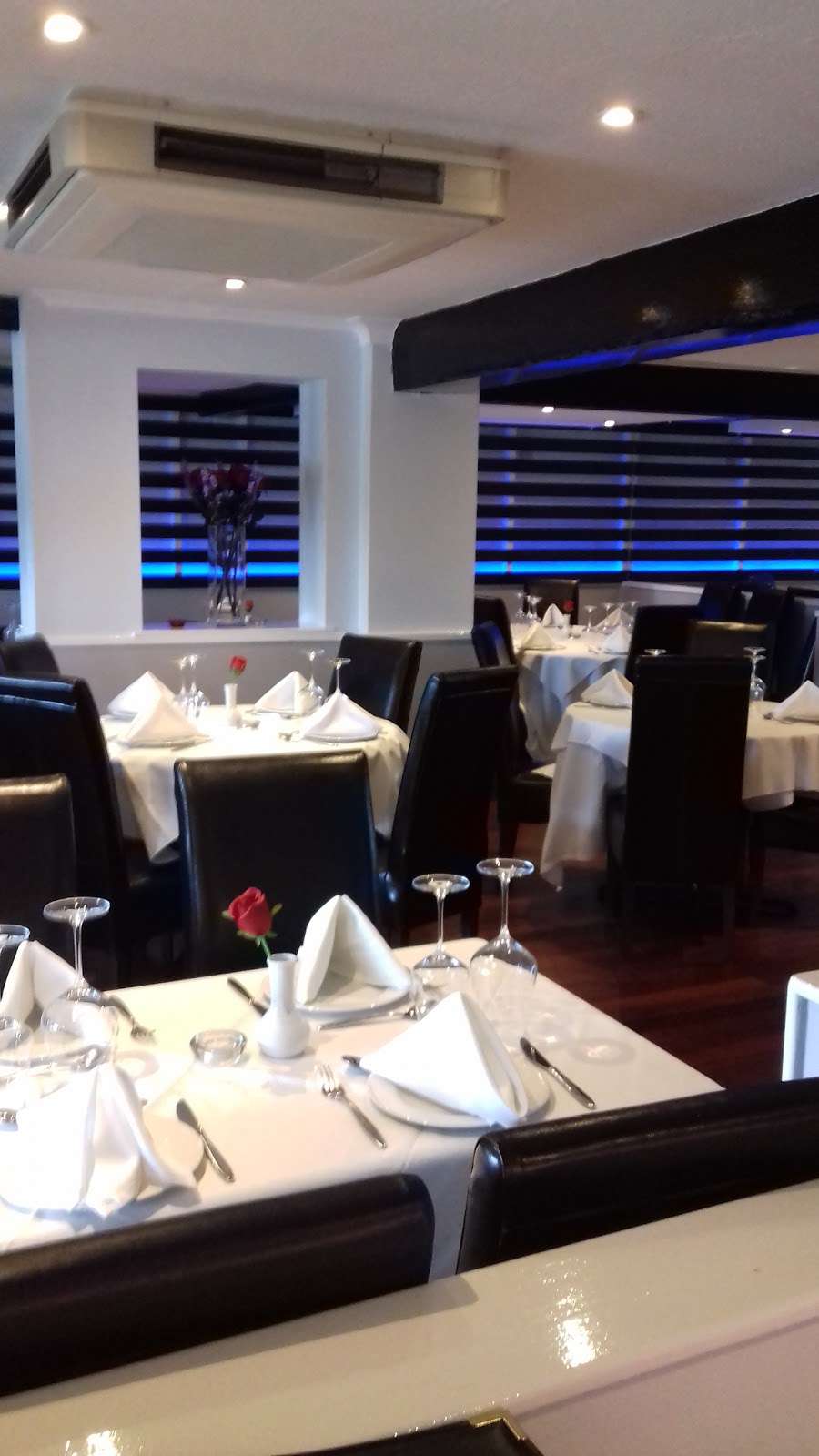 Anwars Restaurant | The Heath, Chelmsford Road, Hatfield Heath CM22 7EB, UK | Phone: 01279 739488