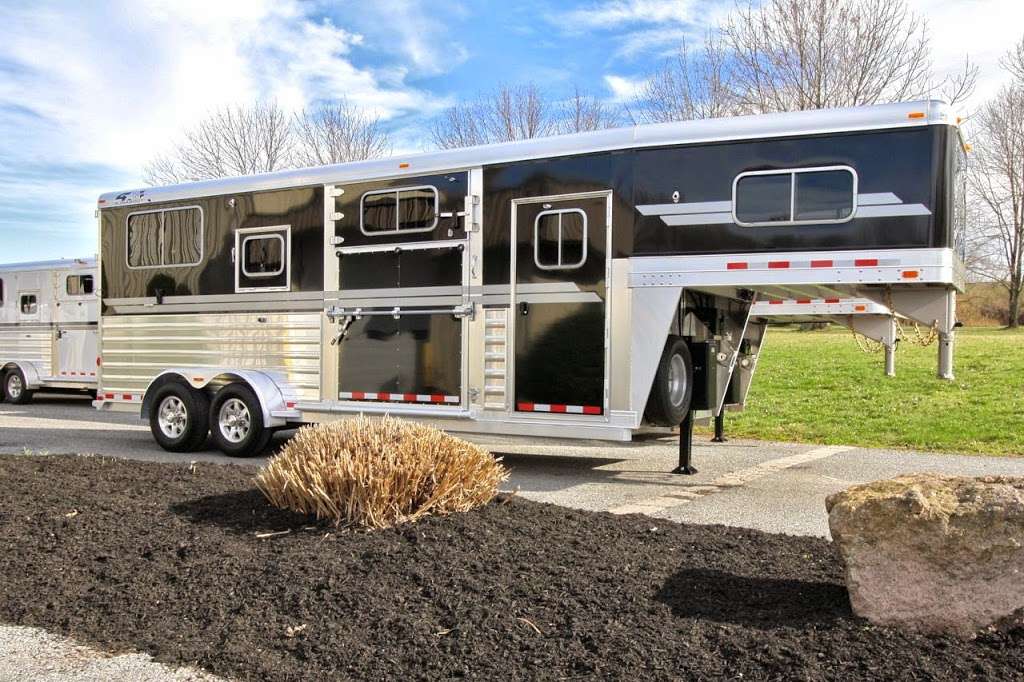 Frank DiBella Deluxe Horse Vans | 3402, 39 Sheridan Ln, Pottstown, PA 19464, USA | Phone: (610) 495-2270