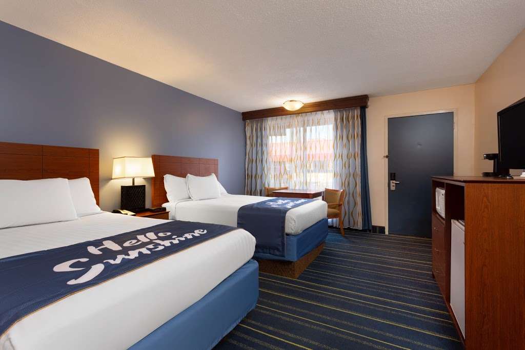 Days Inn by Wyndham Breezewood | 16407 Lincoln Hwy, Breezewood, PA 15533, USA | Phone: (814) 735-4352