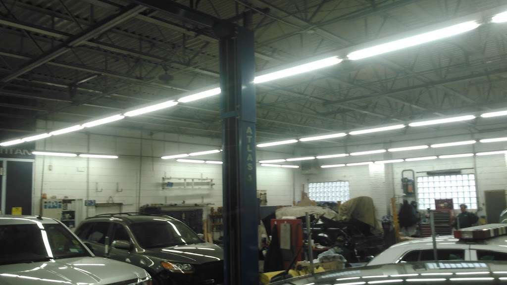 Bobbys Auto Refinishing Inc | 915 W Jericho Turnpike, Smithtown, NY 11787, USA | Phone: (631) 543-7777