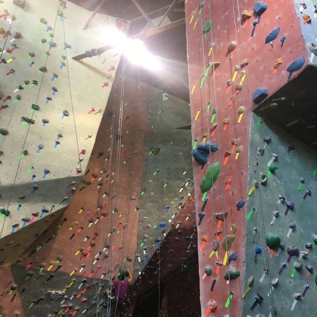 Go Vertical | 950 N Penn St, Philadelphia, PA 19123, USA | Phone: (215) 928-1800