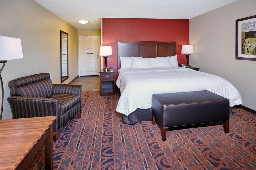 Hampton Inn & Suites Milwaukee/Franklin | 6901 S 76th St, Franklin, WI 53132, USA | Phone: (414) 427-4800