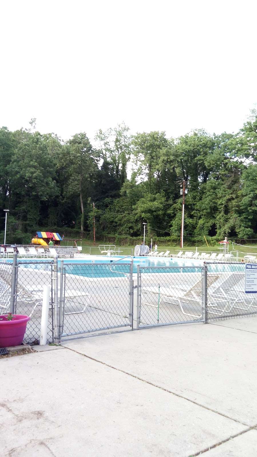 Hunting Hills Swim Club | 300 Nottingham Rd, Baltimore, MD 21229, USA | Phone: (410) 566-3087