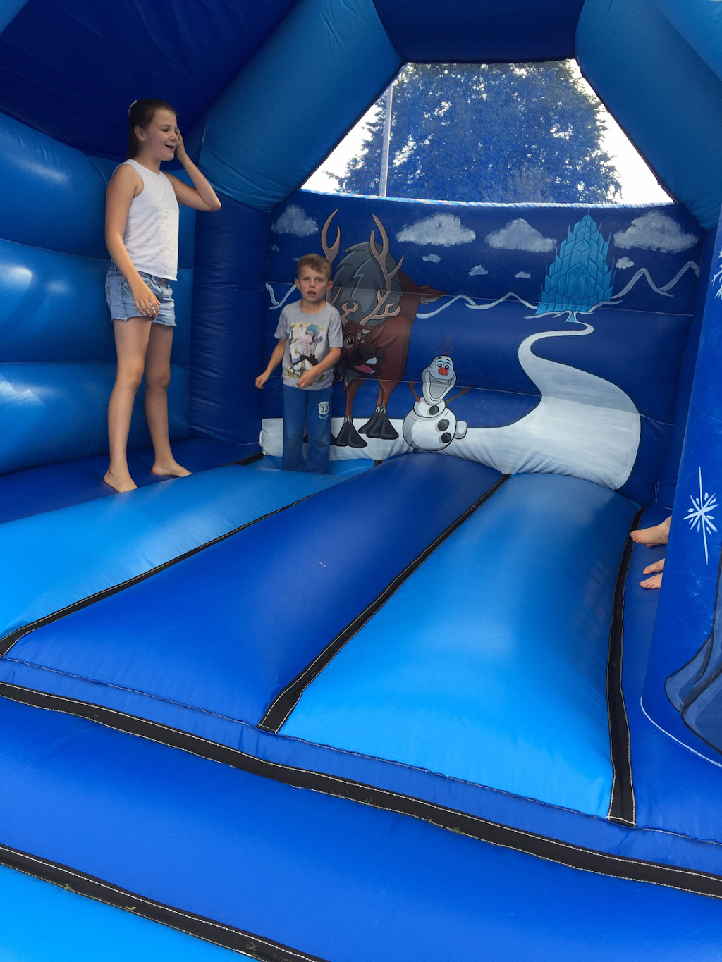Oxted And Lingfield Bouncy Castle Hire | 23 Lingfield Common Rd, Lingfield RH7 6BU, UK | Phone: 07796 268551