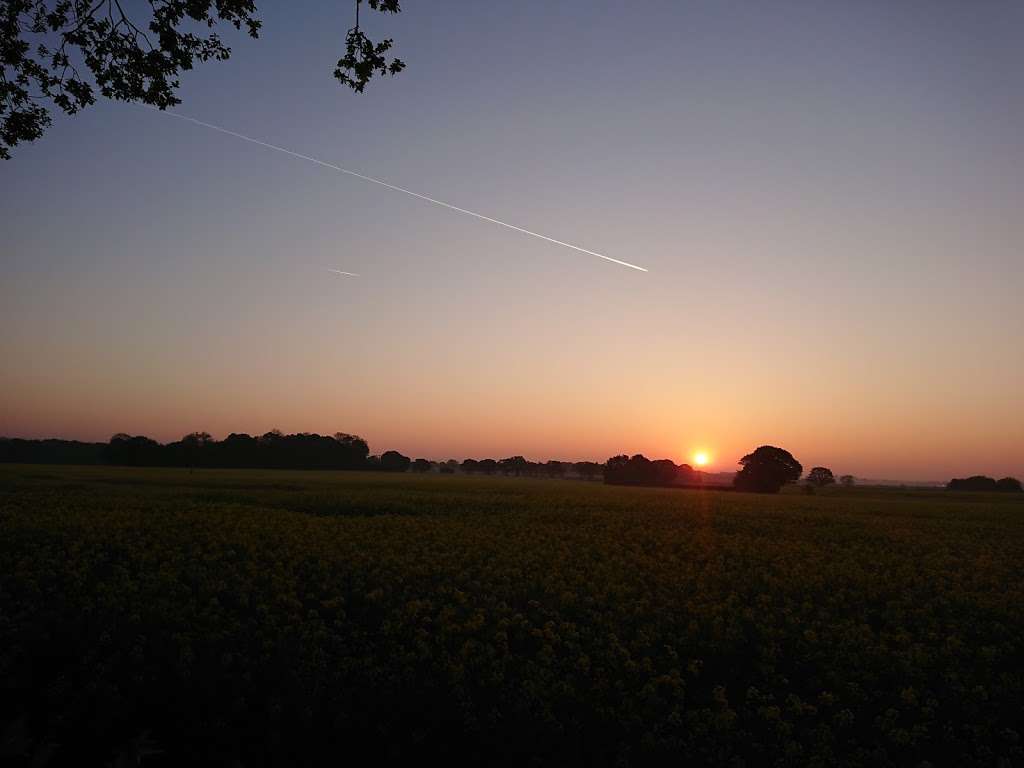 Plane Spotters Parking Gatwick (layby) | 0DZ, Ifield Rd, Charlwood, Horley RH6 0DZ, UK