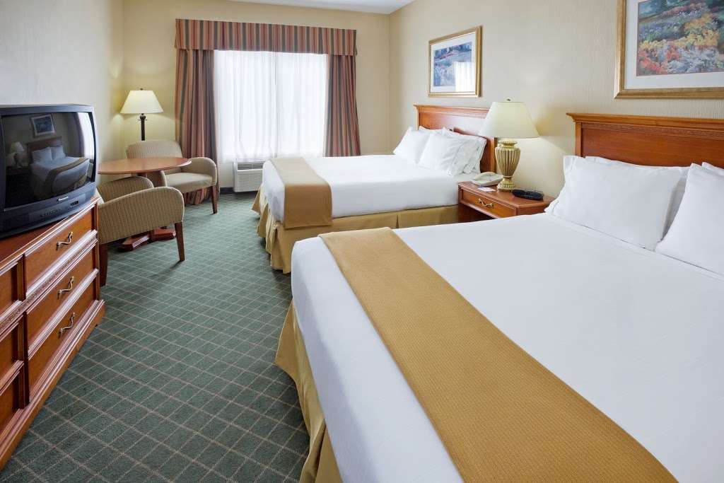 Holiday Inn Express & Suites Chester-Monroe-Goshen | 2 Bryle Pl, Chester, NY 10918 | Phone: (845) 469-3000