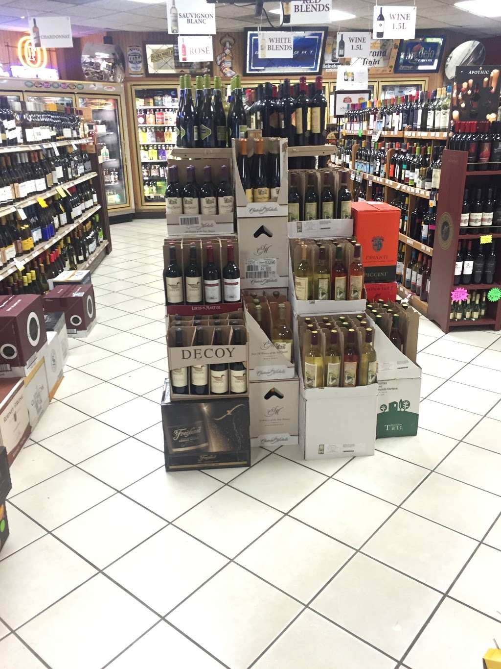 Village Mart Beer And Wine | 8301 River Run Ct, Frederick, MD 21701, USA | Phone: (301) 685-3799