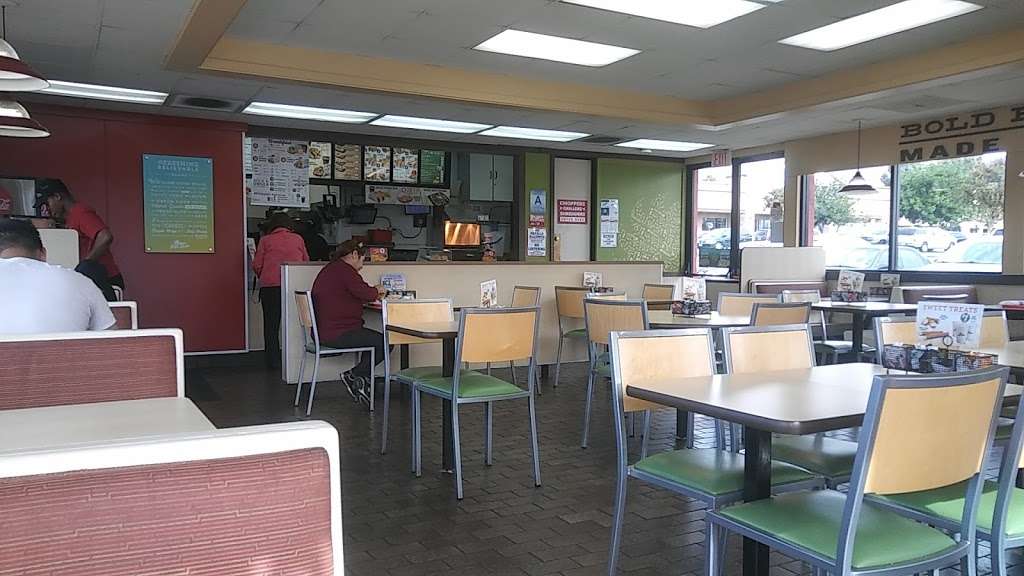 Del Taco | 2002 E Highland Ave, San Bernardino, CA 92404, USA | Phone: (909) 883-7826