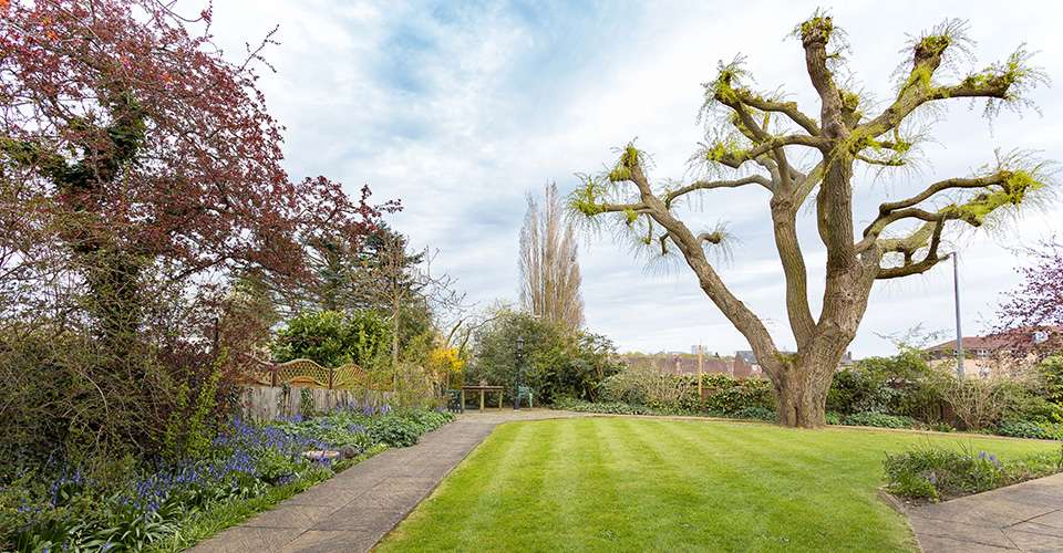 Donaldson Lodge | Donaldson Lodge, 10A Manor Rd, Potters Bar EN6 1DG, UK | Phone: 01707 644718