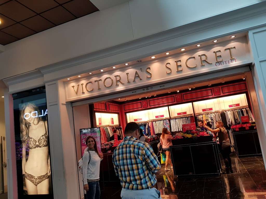 Victorias Secret Outlet | 651 Kapkowski Rd, Elizabeth, NJ 07202, USA | Phone: (908) 820-8613